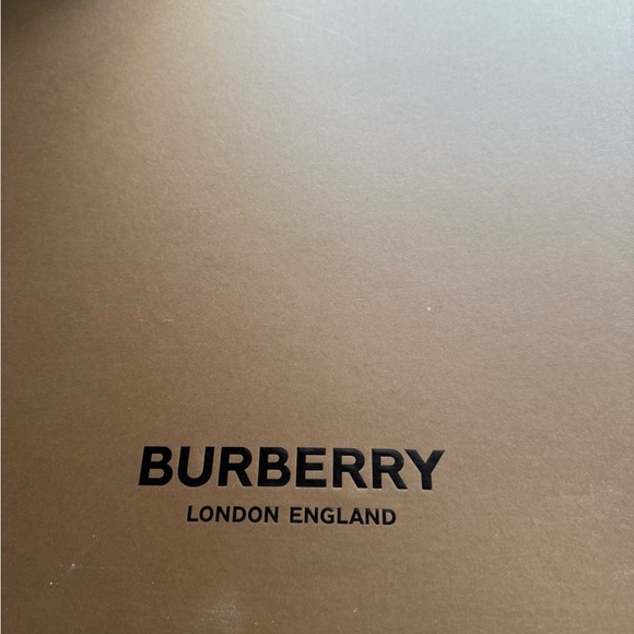 Burberry - Picture 2 of 7